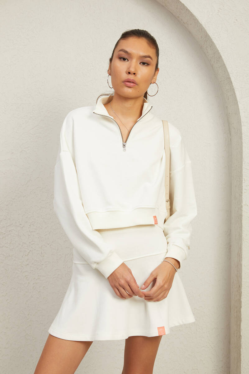 FERMUARLI DİK YAKA KISA SWEATSHIRT - 17